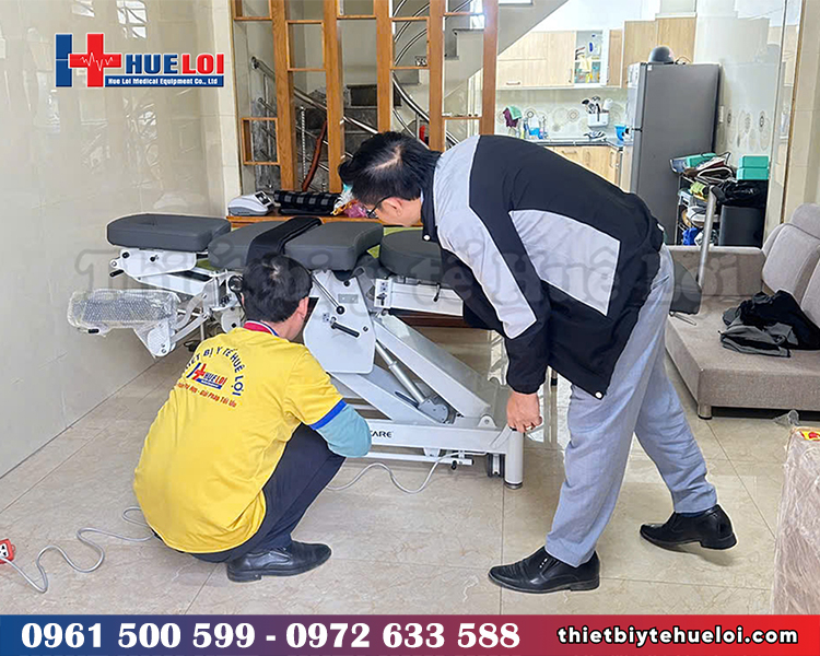 giường t&aacute;c động cột sống